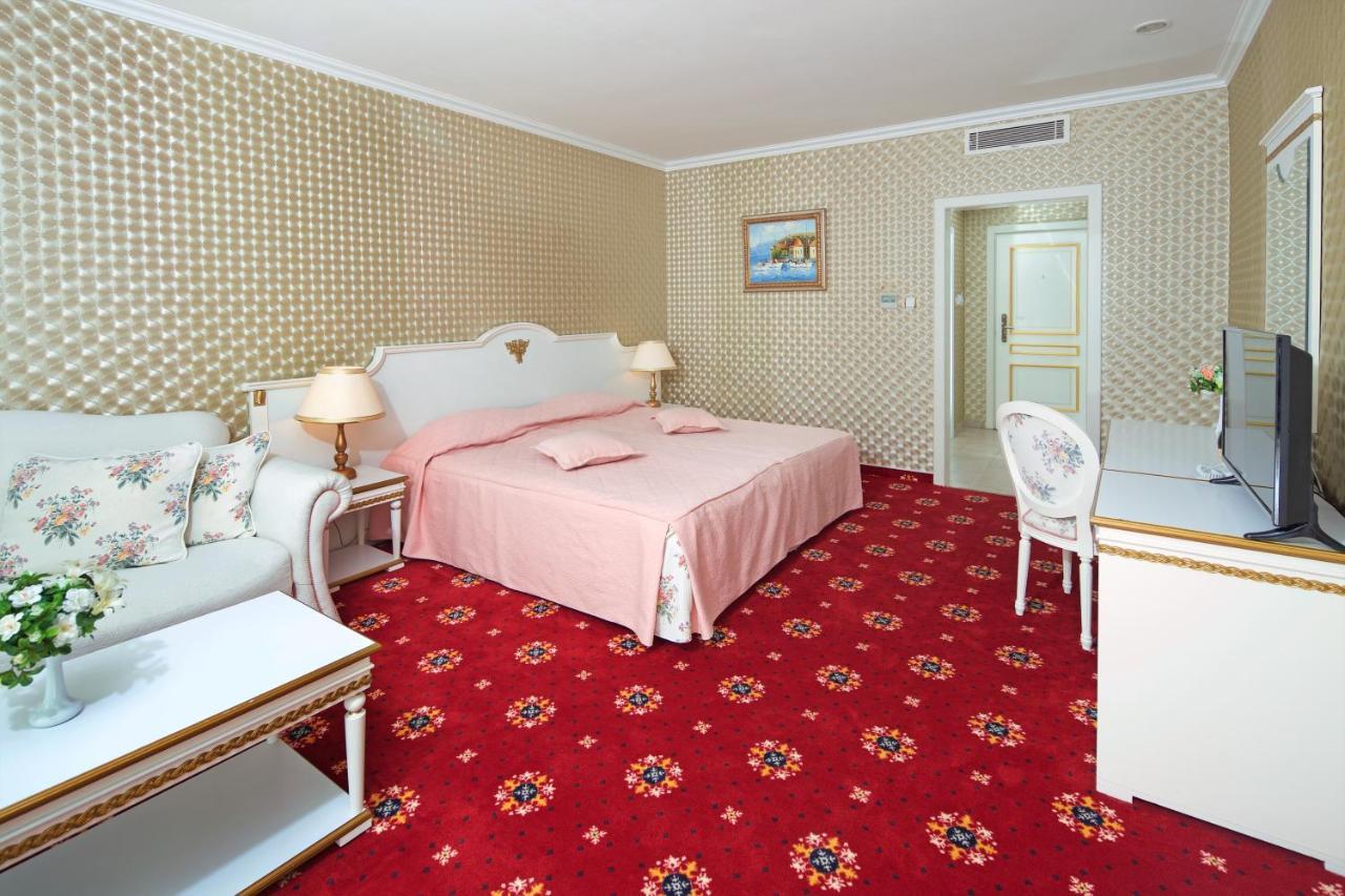 Planeta Hotel & Aquapark Free Beach Access Sunny Beach Exterior photo A room at the hotel